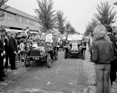 856084 Afbeelding van de door de Pionier Automobielen Club (P.A.C.) georganiseerde oldtimer-rit naar Noordwijkerhout, ...